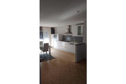 Helle 2-Zimmer Wohnung mit Balkon und Einbauküche in KA-Neureut - Karlsruhe