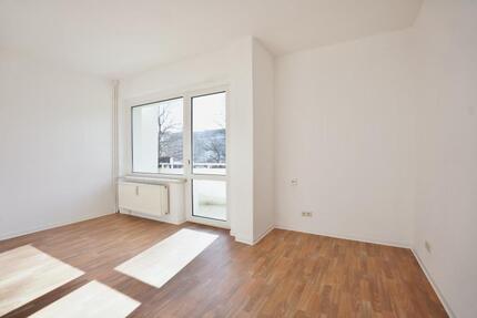 Balkon Blick ins Grüne - 439,00&nbsp;EUR Kaltmiete, ca.&nbsp; 68,06&nbsp;m&sup2; in Chemnitz (PLZ: 09126) Bernsdorf
