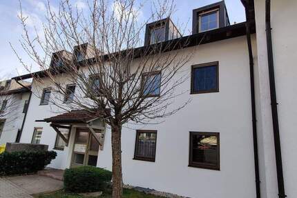 gemütliche 2-Zimmer DG-Wohnung - 520,00&nbsp;EUR Kaltmiete, ca.&nbsp; 68,50&nbsp;m&sup2;&nbsp;Wohnfl&auml;che in Unterneukirchen (PLZ: 84579)