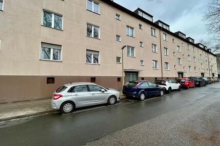 Frisch renovierte Altbauwohnung in Seitenstraße und unmittelbarer Uniklinik-Nähe in Holsterhausen - Essen Stadtbezirk III