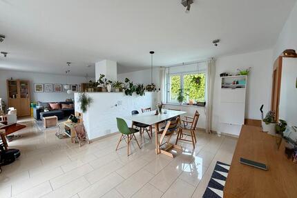 4-Zimmer EG-Wohnung mit Terrasse + Garten + Doppelgarage + Wallbo - Gerbrunn