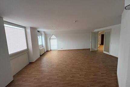 Großzügige Maisonette-Wohnung in Emden-Harsweg – WG-geeignet