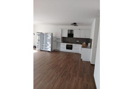 3 Zimmer Wohnung 900€ kalt - 1.200,00&nbsp;EUR Kaltmiete, ca.&nbsp; 90,00&nbsp;m&sup2; in Ravenstein (PLZ: 74747)
