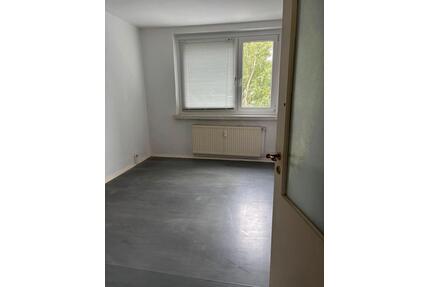WG Zimmer Tierpark ab November - 400,00&nbsp;EUR Kaltmiete, ca.&nbsp; 65,00&nbsp;m&sup2; in Berlin (PLZ: 10315) Lichtenberg