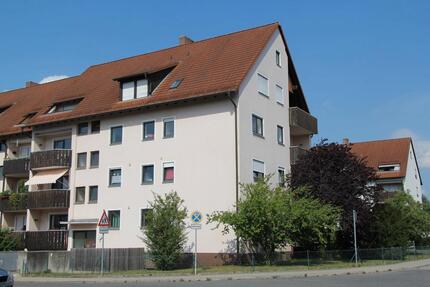 Großzügige 3-Zimmer Wohnung mit Balkon, EBK u. TG-Stellplatz - Roth