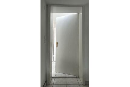 Helle 2 Zimmer DG Wohnung, Küche, Bad, 65 m2 - Nidderau