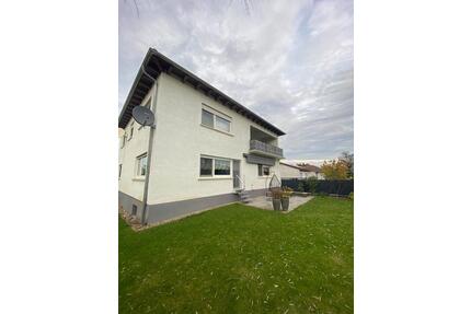 TOP gepflegte 3. Zimmer Wohnung im OG ( 125 m2 ) - Eich