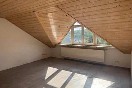 Große helle 5 Zimmer Wohnung OG zentral mit Garten - Nabburg
