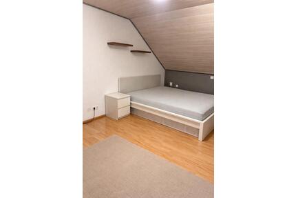 Zimmer im Einfamilienhaus - 500,00&nbsp;EUR Kaltmiete, ca.&nbsp; 200,00&nbsp;m&sup2; in Burgrieden (PLZ: 88483)