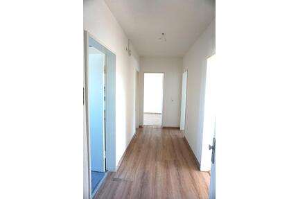 3-Zimmer Wohnung mit Balkon im 2. OG in Düsseldorf-Holthausen