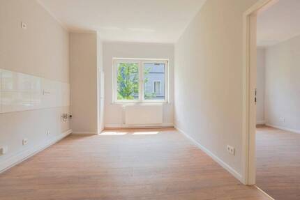 Dein Raum in Düsseldorf: Stilvoll sanierte 2-Zimmer-Wohnung - perfekt für Singles, Paare oder WG