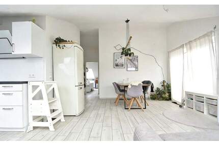 Moderne und helle 4-Zimmer Wohnung | Balkon & Garage | EBK | 3 Min U-Bahn | Nähe Uni Hohenheim - Stuttgart-Plieningen