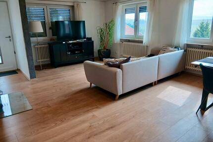 Helle 4 Zimmer Wohnung mit Stellplatz in KupferzellUlrichsberg