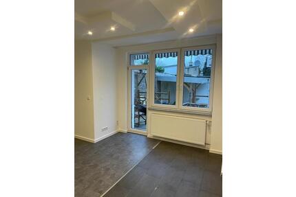 GEPFLEGTES APPARTEMENT MIT KLEINER TERRASSE IN KREFELD