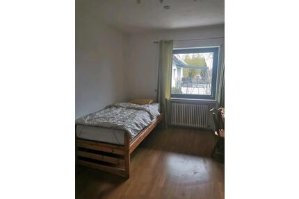 Zimmer in WG - 350,00&nbsp;EUR Kaltmiete, ca.&nbsp; 120,00&nbsp;m&sup2; in Rottenburg am Neckar (PLZ: 72108)