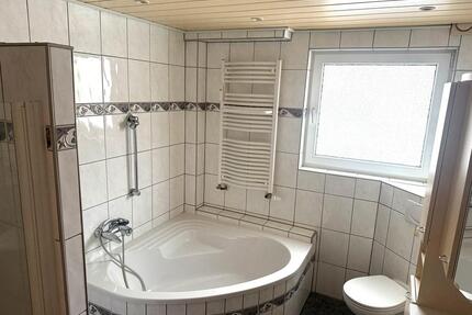 4 Zimmer Wohnung Gäste- Bad Balkon Wannenbad Dusche - Helmstedt