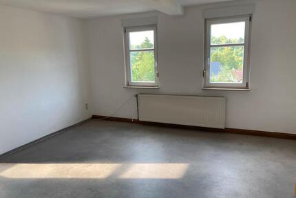 Schöne 2,5 Zimmer Wohnung mit Garten in Suhl, Hügel