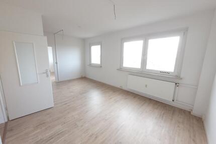 Gepflegt und Geräumig - 2 Zimmer mit privatem Balkon & moderner EBK - Halle (Saale) Silberhöhe