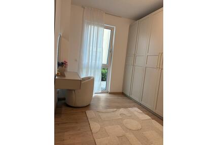 Lichtdurchflutete wunderschöne 3 Zimmer Wohnung mit EBK Terasse - Bönnigheim