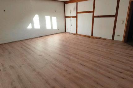 Große, gemütliche Dachgeschoss Wohnung zu vermieten - WG geegnet. - Kirchheim unter Teck
