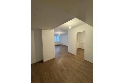 2-Zi-Wohnung mit Stellplatz - 1. Bezug nach Renovierung - Ruhige Citylage - Düsseldorf Stadtbezirk 2