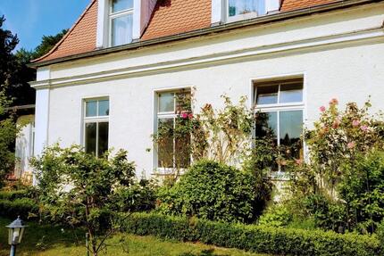 Charmante 2,5 Zimmer Gutshaus Whg EG Ofenheizung Terrasse EBK - Dummerstorf