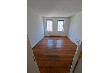 2 Zi, 3.OG, 50qm, WG-geeignet, Balkon, Dielen, EBK, €480 + €200NK - Kiel Gaarden-Ost
