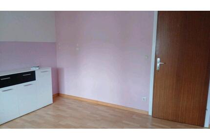 1 zimmer ca 20qm in einer 3 Zimmer Wohnung nur an Damen zu vermi. - Henstedt-Ulzburg