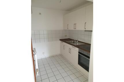 2-Zimmer Wohnung im 1. OG mit Einbauküche, Balkon und Aufzug, Mannichswalder Platz, Crimmitschau