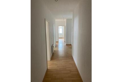 Großzügige 3-Zimmer mit Laminat, Aufzug und Wannenbad in Uninähe! - Chemnitz Bernsdorf