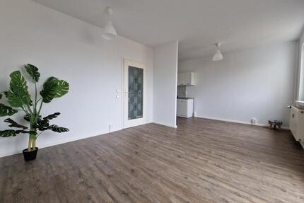 Schöne 3-Zimmer-Wohnung mit Balkon – WG geeignet - Magdeburg Großer Silberberg