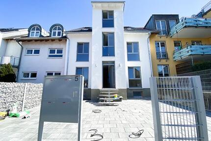 Moderne 4 Zimmer Wohnung mit großem Balkon zu vermieten - Mühlheim am Main