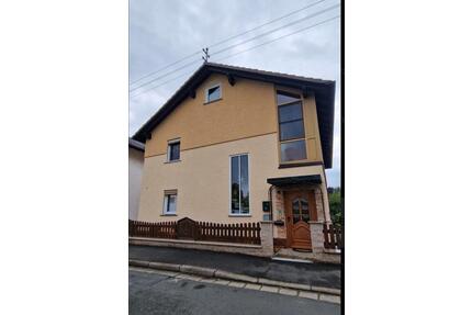 Attraktive 4-Zimmer Wohnung 100qm zur Miete + Garten+Wintergarten - Stockheim