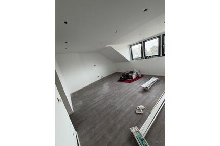 Kernsanierte 3-Zimmer Dachgeschosswohnung in Oberhausen-Schlad - Mülheim an der Ruhr Rechtsruhr-Nord