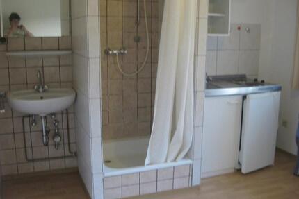 kleines Einzelzimmer mit Dusche - Hersbruck