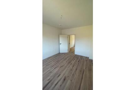 Renovierte 2 Zimmer Wohnung - 650,00&nbsp;EUR Kaltmiete, ca.&nbsp; 54,00&nbsp;m&sup2; in Gelsenkirchen (PLZ: 45881) Gelsenkirchen-Mitte