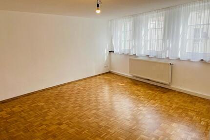 3,5-Zimmer Wohnung mit 2 EBK und großem Hobbyraum und schönem Gar - Stuttgart Luginsland