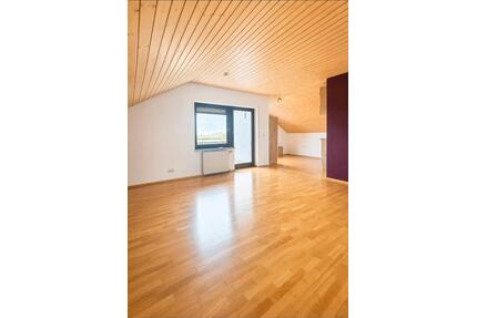 3,5 Zimmer DG Wohnung mit Ausblick in Gundelsheim