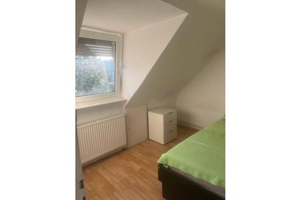 Ein wg Zimmer im Haus mit Garten (zwichen Miete fur 3 Monaten) - Köln Kalk