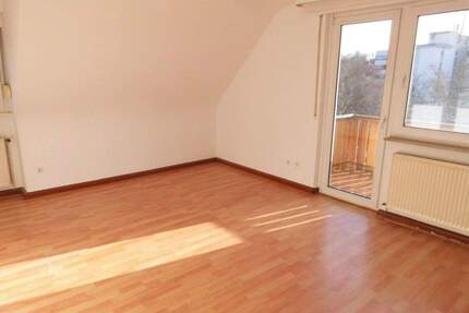 3 Zimmer Wohnung mit Küche, Aussicht und Balkon - Stuttgart Bad Cannstatt