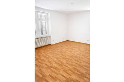 Attraktive 4-Zimmer Wohnung in Efringen-Kirchen zu vermieten! Wohnung wird nach Absprache renoviert.