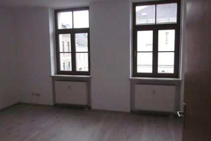 Schöne helle 3 Zimmer Wohnung, 1.OG, Küche mit Fenster 75 qm - Oelsnitz (Vogtland)