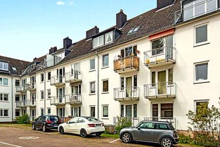 Dachgeschoss 2 Zimmer (52 m²) mit Balkon + zusätzlichem Dachboden (17 m²) - Hamburg 22527