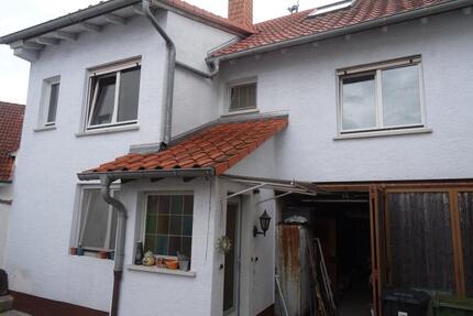 Separate 3 12 Zimmer Wohnung - 900,00&nbsp;EUR Kaltmiete, ca.&nbsp; 100,00&nbsp;m&sup2; in Lampertheim (PLZ: 68623)