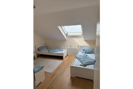 3 Zimmer Wohnung Dachgeschoss - 1.100,00&nbsp;EUR Kaltmiete, ca.&nbsp; 60,00&nbsp;m&sup2; in Fürth (PLZ: 90765) Bislohe