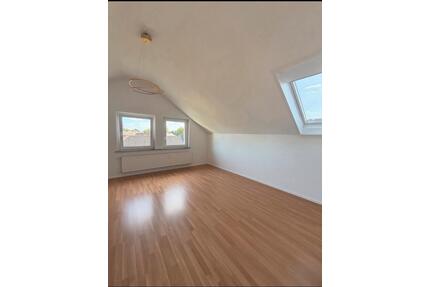1 Zimmer Dachgeschoss Wohnung in Isernhagen