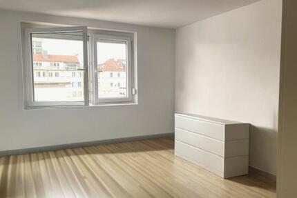 Augustenstraße Stuttgart Mitte: 2 Zimmer Wohnung - Garage möglich