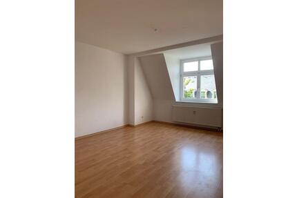 DG 3-Zimmer mit Balkon, Wanne, Abstellraum und Laminat in ruhiger Lage! EBK mgl. - Chemnitz Ebersdorf