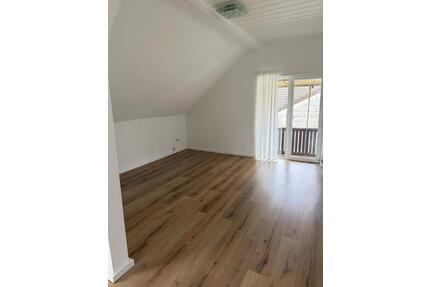 Helle & mordern renovierte 2-Zimmer Wohnung mit Balkon - Gummersbach Berstig Süd