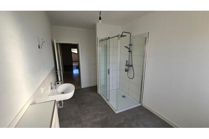 109m² Modernisierte 3 Zimmer Wohnung mit Küche und Tageslichtbad - Ronneburg